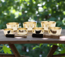 Naložite sliko v pregledovalnik galerije, 7 set tibetanskih pojočih skled set tibetanske pojoče posode set tibetanskih pojočih skled zvočna kopel zvocna kopel pojoce posode pojoce sklede tibetanska pojoča posoda tibetanska pojoča skleda tibetanska pojoca skleda zvočna masaža