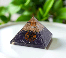 Naložite sliko v pregledovalnik galerije, orgonit piramida zaščita elektromagnetno sevanje orgonit piramida ametist spirala kristali piramida moč moc drevo življenja piramida drevo zivljenja orgonit elektro smog