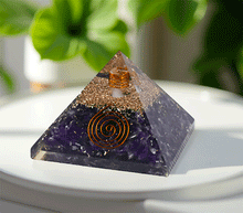 Naložite sliko v pregledovalnik galerije, orgonit piramida zaščita elektromagnetno sevanje orgonit piramida ametist spirala kristali piramida moč moc drevo življenja piramida drevo zivljenja orgonit elektro smog