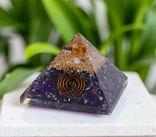 Naložite sliko v pregledovalnik galerije, orgonit piramida zaščita elektromagnetno sevanje orgonit piramida ametist spirala kristali piramida moč moc drevo življenja piramida drevo zivljenja orgonit elektro smog
