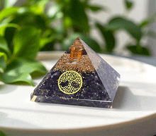 Naložite sliko v pregledovalnik galerije, orgonit piramida zaščita elektromagnetno sevanje orgonit piramida ametist spirala kristali piramida moč moc drevo življenja piramida drevo zivljenja orgonit elektro smog