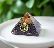 Naložite sliko v pregledovalnik galerije, orgonit piramida zaščita elektromagnetno sevanje orgonit piramida ametist spirala kristali piramida moč moc drevo življenja piramida drevo zivljenja orgonit elektro smog