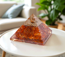 Naložite sliko v pregledovalnik galerije, orgonit piramida zaščita zascita elektromagnetno sevanje orgonit piramida karneol spirala kristali poldragi kamni piramide piramida moč moc drevo življenja piramida drevo zivljenja orgonit elektrosmog