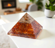 Naložite sliko v pregledovalnik galerije, orgonit piramida zaščita zascita elektromagnetno sevanje orgonit piramida karneol spirala kristali poldragi kamni piramide piramida moč moc drevo življenja piramida drevo zivljenja orgonit elektrosmog