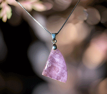 Naložite sliko v pregledovalnik galerije, obesek ametist srebrni člen nakit ametist zenski obesek nakit kristali obesek kristal ametist nakit poldragi kamni talisman