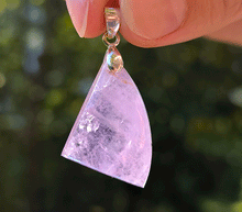 Naložite sliko v pregledovalnik galerije, obesek ametist srebrni člen nakit ametist zenski obesek nakit kristali obesek kristal ametist nakit poldragi kamni talisman