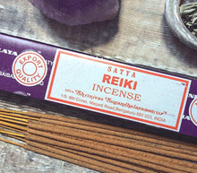 Naložite sliko v pregledovalnik galerije, Satya Reiki dišeče palčke Satya disece palcke dišave Satya Reiki disave kadila meditiranje duhovnost dišeče palčke Sai baba Satya Reiki 15g dišeče palčke sproscanje disave za dom meditacija dišave aromaterapija