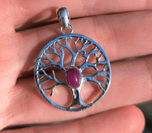 Naložite sliko v pregledovalnik galerije, srebrni obesek drevo zivljenja 925 kristal rubin nakit srebro 925 drevo zivljenja rubin zenski nakit kristali poldragi kamni nakit drevo zivljenja obesek iz srebra