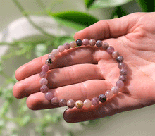 Naložite sliko v pregledovalnik galerije, ženska kristalna zapestnica jagodni kremen iz kristalov 6 mm ženska zapestnica iz kristalov talisman iz poldragih kamnov nakit jagodni kremen moda nakit iz kristalov kristali zapestnice ženske kristalne zapestnice talisman jagodni kremen