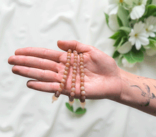 Naložite sliko v pregledovalnik galerije, ženska kristalna zapestnica oranžni mesečev kamen iz kristalov 6 mm ženska zapestnica iz kristalov talisman iz poldragih kamnov nakit oranzni lunin kamen moda nakit iz kristalov oranzni mesecev kamen kristali zapestnice ženske kristalne zapestnice talisman oranžni lunin kamen