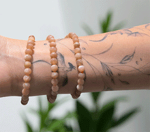 Naložite sliko v pregledovalnik galerije, ženska kristalna zapestnica oranžni mesečev kamen iz kristalov 6 mm ženska zapestnica iz kristalov talisman iz poldragih kamnov nakit oranzni lunin kamen moda nakit iz kristalov oranzni mesecev kamen kristali zapestnice ženske kristalne zapestnice talisman oranžni lunin kamen