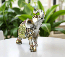 Naložite sliko v pregledovalnik galerije, kip slon kipec slonček figura slon obilje blagostanje simbol sreče sloncek rilec navzgor slon dvignjen rilec bogastvo slon dekoracija za srečo sreča slon dom