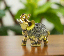 Naložite sliko v pregledovalnik galerije, kip slon kipec slonček figura slon obilje blagostanje simbol sreče sloncek rilec navzgor slon dvignjen rilec bogastvo slon dekoracija za srečo sreča slon dom