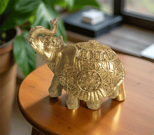 Naložite sliko v pregledovalnik galerije, kip slon kipec slonček figura slon obilje blagostanje simbol sreče sloncek rilec navzgor slon dvignjen rilec bogastvo slon dekoracija za srečo sreča slon dom
