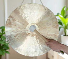 Naložite sliko v pregledovalnik galerije, gong gongi feng zvocna kopel instrumenti glasbila gongi gong 55 cm sprostitev meditacija zvocna terapija gong zvočna terapija z gongi proti stresu