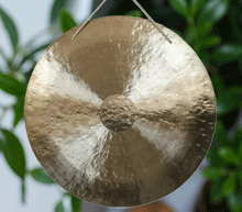 Naložite sliko v pregledovalnik galerije, gong gongi feng zvocna kopel instrumenti glasbila gongi gong 70 cm sprostitev meditacija zvocna terapija gong zvočna terapija z gongi proti stresu