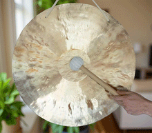 Naložite sliko v pregledovalnik galerije, gong gongi feng zvocna kopel instrumenti glasbila gongi gong 60 cm sprostitev meditacija zvocna terapija gong zvočna terapija z gongi proti stresu