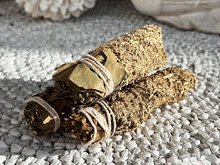 Naložite sliko v pregledovalnik galerije, naravno kadilo zvitek evkaliptus lovor cedra naravno kadilo za obrede naravno kadilo zvitek za ciscenje prostora sagrada madre naravno kadilo za prostor sahumitos