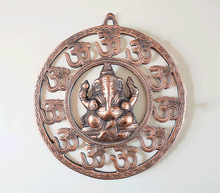 Naložite sliko v pregledovalnik galerije, kipec ganesh aum stenska dekoracija om figura ganesha aum kip ganeš ganeša dekoracija za steno aum slon uspeh bogastvo ganesha poslovni uspeh modrost dekoracija dom om ganeš blagostanje zaščita za dom
