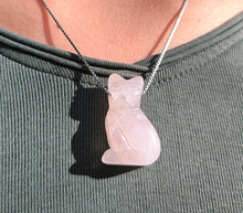 Naložite sliko v pregledovalnik galerije, obesek roževec mačka obesek muca roževec kristal talisman roževec mačke kristali poldragi kamni mačka nakit kristali mačka