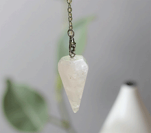 Naložite sliko v pregledovalnik galerije, nihalo kamena strela talisman nihalo iz kamene strele kristalno nihalo kamena strela kristali nihalo iz kamene strele poldragi kamni nihala merjenje energije nihala pendelum