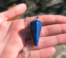 Naložite sliko v pregledovalnik galerije, nihalo lapis lazuli talisman nihalo iz lapis lazuli kristalno nihalo kristali nihalo poldragikamni nihala merjenje energije nihala