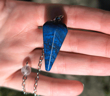 Naložite sliko v pregledovalnik galerije, nihalo lapis lazuli talisman nihalo iz lapis lazuli kristalno nihalo kristali nihalo poldragikamni nihala merjenje energije nihala