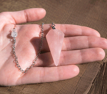 Naložite sliko v pregledovalnik galerije, nihalo roževec talisman nihalo iz rozevec kristalno nihalo kristali nihalo poldragikamni nihala merjenje energije nihala