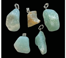 Naložite sliko v pregledovalnik galerije, kristali surov obesek iz kristalov amazonit obesek podragi kamni obeski iz kristalov poldragi kamni obeski amazonit talisman iz kristalov talisman poldragi kamni amazonit