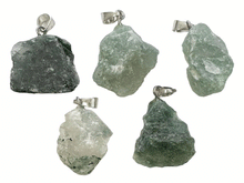 Naložite sliko v pregledovalnik galerije, kristali surov obesek iz kristalov obesek podragi kamni obeski iz kristalov poldragi kamni obeski mahovni ahat talisman iz kristalov talisman poldragi kamni mahovni ahat