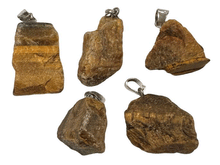 Naložite sliko v pregledovalnik galerije, kristali surov obesek iz kristalov obesek podragi kamni obeski iz kristalov poldragi kamni obeski tigrovo oko talisman iz kristalov talisman poldragi kamni tigrovo oko