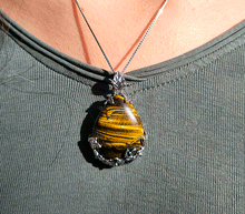 Naložite sliko v pregledovalnik galerije, tigrovo oko obesek nakit kristali poldragi kamni kristal tigrovo oko talisman za zascito kristaloterapija modni nakit damski nakit