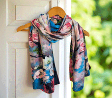 Naložite sliko v pregledovalnik galerije, obojestranski ženski šal poletni šali modni sal pisani sali cvetlice prehodni sal viskoza svila barvit ženski šali moda udoben šal mehek obojestranski sal jesenski šal cvetlični ženski šal