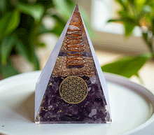Naložite sliko v pregledovalnik galerije, orgonit piramida ametist roza zivljenja kristali zaščita zascita elektromagnetno sevanje orgonit piramida kristali ametist spirala kristali poldragi kamni piramide piramida moč moc orgonit piramida orgonit elektrosmog