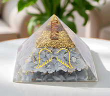 Naložite sliko v pregledovalnik galerije, orgonit piramida angelit kristali zaščita zascita elektromagnetno sevanje orgonit piramida kristali angelita spirala kristali poldragi kamni piramide piramida moč moc orgonit piramida orgonit elektrosmog