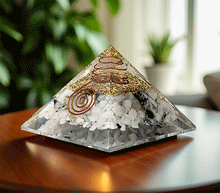 Naložite sliko v pregledovalnik galerije, orgonit piramida mesecev kamen kristali zaščita zascita elektromagnetno sevanje orgonit piramida kristali lunin kamen spirala kristali poldragi kamni piramide piramida moč moc orgonit piramida orgonit elektrosmog