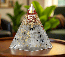 Naložite sliko v pregledovalnik galerije, orgonit piramida mesecev kamen kristali zaščita zascita elektromagnetno sevanje orgonit piramida kristali lunin kamen spirala kristali poldragi kamni piramide piramida moč moc orgonit piramida orgonit elektrosmog