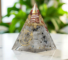 Naložite sliko v pregledovalnik galerije, orgonit piramida mesecev kamen kristali zaščita zascita elektromagnetno sevanje orgonit piramida kristali lunin kamen spirala kristali poldragi kamni piramide piramida moč moc orgonit piramida orgonit elektrosmog