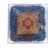 Naložite sliko v pregledovalnik galerije, orgonit piramida rubin kianit kristali zaščita zascita elektromagnetno sevanje orgonit piramida kristali rubin kianit spirala kristali poldragi kamni piramide piramida moč moc orgonit piramida orgonit elektrosmog