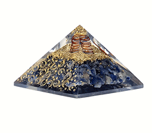 Naložite sliko v pregledovalnik galerije, orgonit piramida sodalit kristali zaščita zascita elektromagnetno sevanje orgonit piramida kristali sodalit spirala kristali poldragi kamni piramide piramida moč moc orgonit piramida orgonit elektrosmog