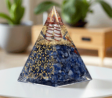 Naložite sliko v pregledovalnik galerije, orgonit piramida sodalit kristali zaščita zascita elektromagnetno sevanje orgonit piramida kristali sodalit spirala kristali poldragi kamni piramide piramida moč moc orgonit piramida orgonit elektrosmog