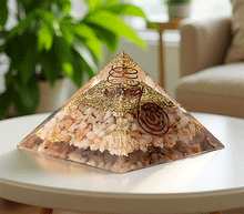 Naložite sliko v pregledovalnik galerije, orgonit piramida sončev kamen kristali zaščita zascita elektromagnetno sevanje orgonit piramida kristali soncev kamen spirala kristali poldragi kamni piramide piramida moč moc orgonit piramida orgonit elektrosmog