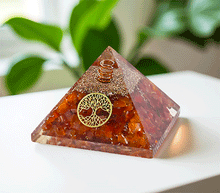 Naložite sliko v pregledovalnik galerije, orgonit piramida zaščita zascita elektromagnetno sevanje orgonit piramida karneol spirala kristali poldragi kamni piramide piramida moč moc drevo življenja piramida drevo zivljenja orgonit elektrosmog