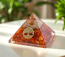 Naložite sliko v pregledovalnik galerije, orgonit piramida zaščita zascita elektromagnetno sevanje orgonit piramida karneol spirala kristali poldragi kamni piramide piramida moč moc drevo življenja piramida drevo zivljenja orgonit elektrosmog