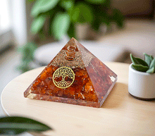 Naložite sliko v pregledovalnik galerije, orgonit piramida zaščita zascita elektromagnetno sevanje orgonit piramida karneol spirala kristali poldragi kamni piramide piramida moč moc drevo življenja piramida drevo zivljenja orgonit elektrosmog