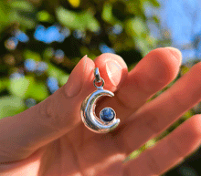 Naložite sliko v pregledovalnik galerije, srebrni obesek luna 925 kristal safir nakit srebro 925 luna safir zenski nakit kristali poldragi kamni nakit lunin obesek iz srebra