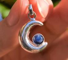 Naložite sliko v pregledovalnik galerije, srebrni obesek luna 925 kristal safir nakit srebro 925 luna safir zenski nakit kristali poldragi kamni nakit lunin obesek iz srebra