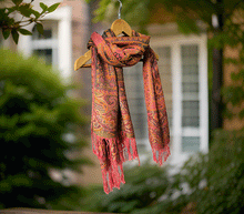 Naložite sliko v pregledovalnik galerije, sal sali šal crazy šali pasmina pašmina ženski šali modni šali zenski sal bombaž viskoza šali lepota mehko jesenski šal zimski šal prehodni šal poletni šali rdeča oranžna naravni materiali good vibes