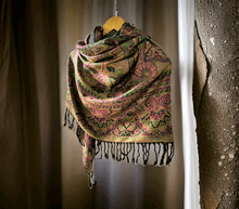 Naložite sliko v pregledovalnik galerije, sal sali šal crazy šali pasmina pašmina ženski šali modni šali zenski sal bombaž viskoza šali lepota mehko jesenski šal zimski šal prehodni šal poletni šali črna zelena
vzorci naravni materiali good vibes