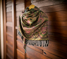 Naložite sliko v pregledovalnik galerije, sal sali šal crazy šali pasmina pašmina ženski šali modni šali zenski sal bombaž viskoza šali lepota mehko jesenski šal zimski šal prehodni šal poletni šali črna zelena
vzorci naravni materiali good vibes